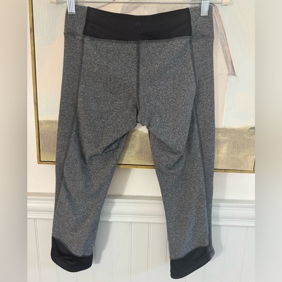 LULULEMON Motivate Crop Heathered Gray Speckled Black Workout Leggings Size 6 - Picture 6 of 8